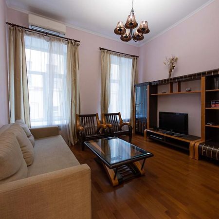 Apartment U Ermitazha St. Petersburg Dış mekan fotoğraf