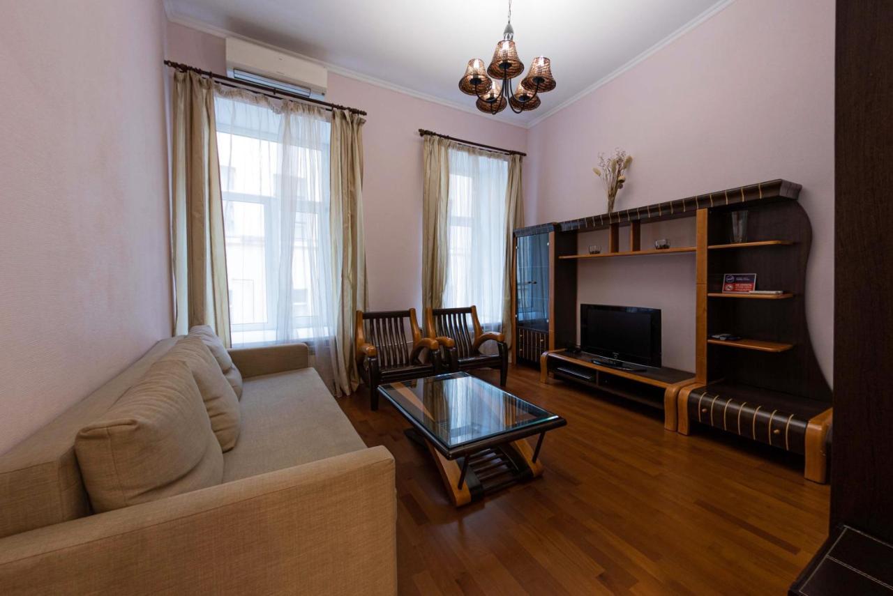 Apartment U Ermitazha St. Petersburg Dış mekan fotoğraf