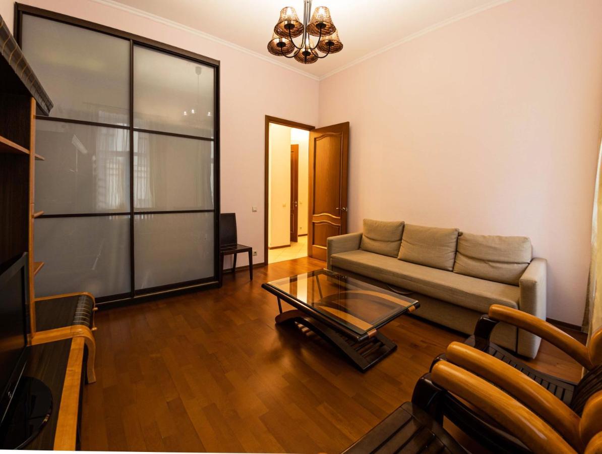 Apartment U Ermitazha St. Petersburg Dış mekan fotoğraf